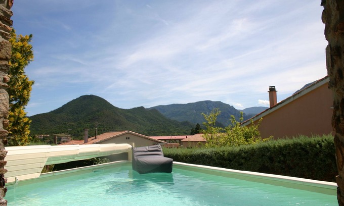 Quillan Villa | Beautiful Villa with Private Pool, Garden & Free Wifi