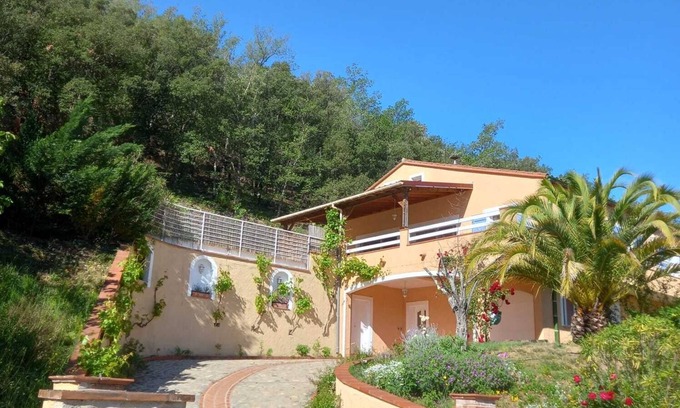 Reynes Villa | Tranquil Villa with Private Pool & Mountain Views Near Ceret