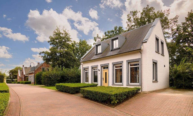 Maastricht House | Relaxing Villa with Sauna, Bubble Bath, and Veranda