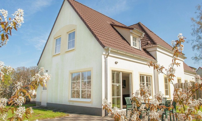 Ferienpark Gut Langen Villa | Elegant Villa with Washer & Spa, Close to Bad Bentheim