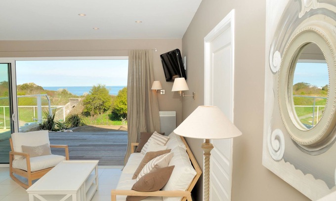 Roscoff Villa | Beautiful Villa with Ocean View & Heated Pool Awaits You