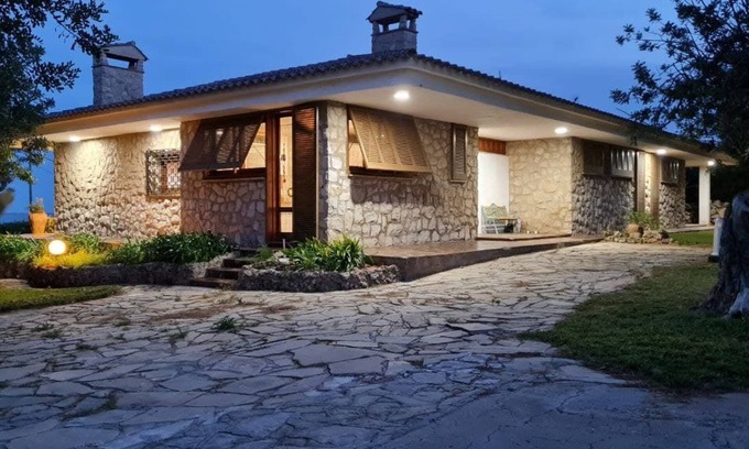 Alcanar Ski Chalet | Sea View Villa with Beach Access and Inviting Garden