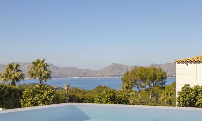 Alcudia Villa | Seaside Villa with Pool and Spa near Pollensa Bay