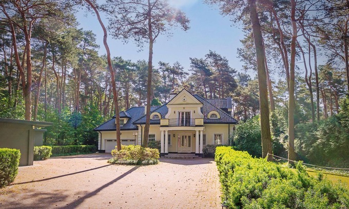 Sekocin Stary Villa | Relaxing 4 Bedroom Retreat with Spa and Outdoor Sauna