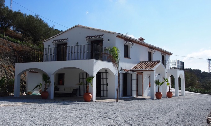 Riogordo Villa | Villa with Panoramic Views & Private Pool near Malaga