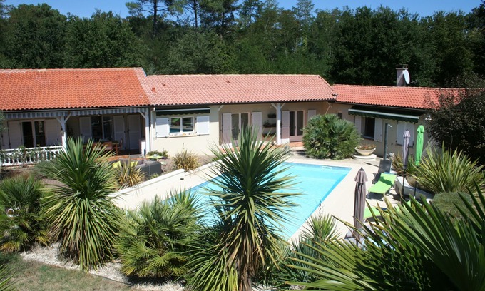 Grezet-Cavagnan House | Relaxing Villa with Private Pool in New Aquitaine