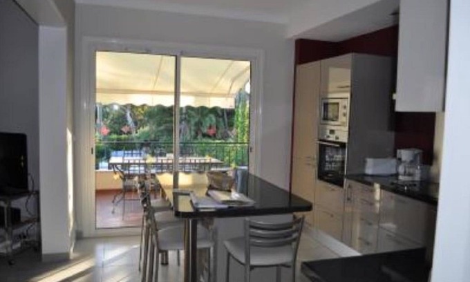 Boulouris-sur-Mer Villa | Inviting Villa with Pool, 3 Apartments Near the Sea