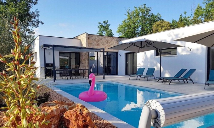 Ponteves Villa | Idyllic Villa with Pool and Ocean View in Pontevès