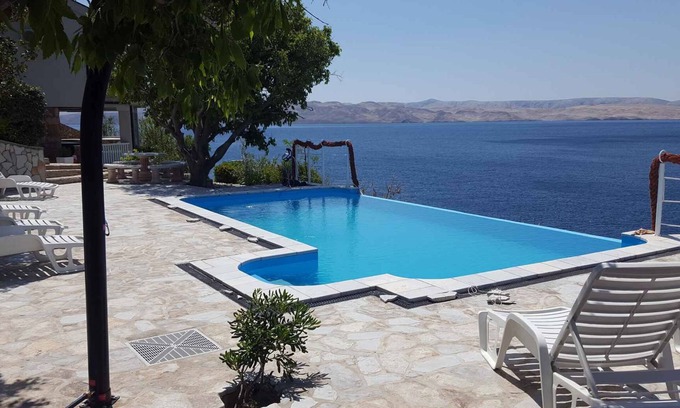 Cesarica Villa | Seaside Villa with Pool and Breathtaking Ocean Views