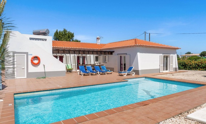 Aljezur House | Relaxing Villa with Swimming Pool in Vale da Telha