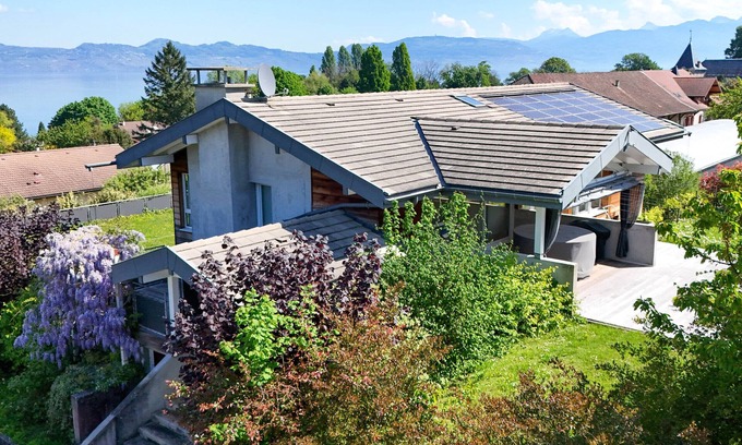 Lugrin House | Villa Lugrin: Spacious 5-Bedroom Retreat with Lake View