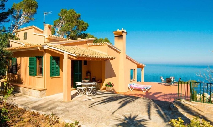 Banyalbufar Villa | Beachfront Villa with Wi-Fi and Breathtaking Sea Views