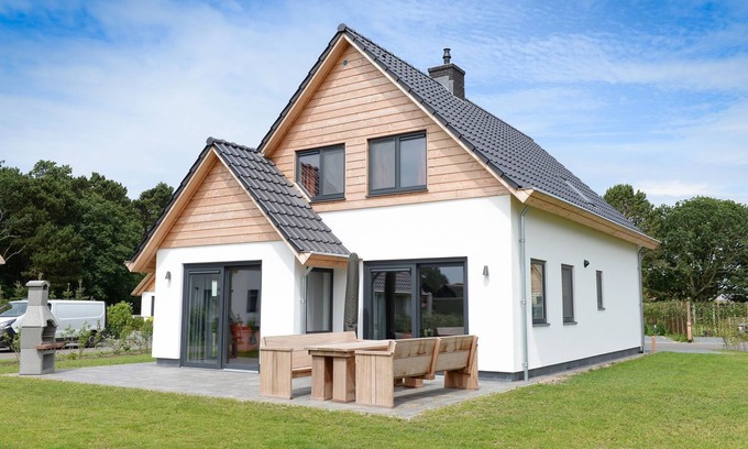 De Koog Villa | Scenic Villa Retreat in National Park with Oceanfront Views