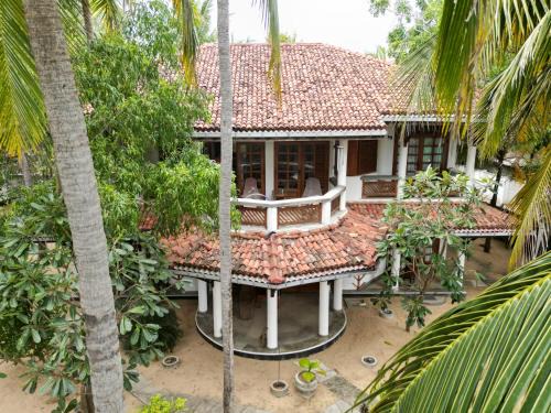 Pottuvil Division 2 House | Beach View Family Apartment at Villa Wonne, Oceanfront Bliss