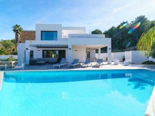 Portitxol Villa | Elegant Villa Xicoria with Pool and Child-Friendly Amenities
