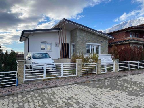 Pejë Villa | Top-Rated ViLLA: Family-Friendly Retreat with 10/10 Reviews
