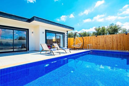 Uzumlu Villa | Pet-Friendly Villa Yücel Üzümlü with Pool & Hot Tub