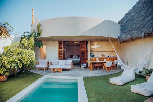 Perula Villa | Relax at Villa Yahualli: Pet-Friendly Retreat with Pool