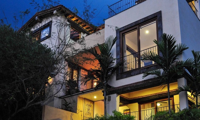 North End Villa | Villa Yerbabuena: Ocean Views, Pools & Steps to the Beach
