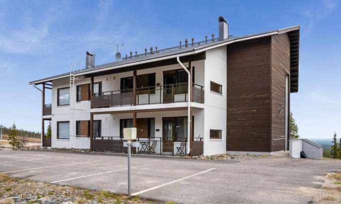 Yllas House | Relax at Villa Ylläs 301 with Lake View and Spa Amenities