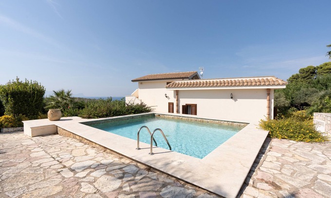 Partinico Villa | Relaxing Villa 'Zagara' with Pool, Garden & Ocean Views