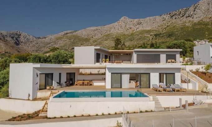 Aktio-Vonitsa Villa | Villa Zaverda: 4-Star Bliss with Pool & Family Fun