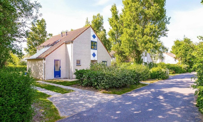 Julianadorp aan zee House | Villa Zeewind: Your Ideal Getaway in Julianadorp aan Zee
