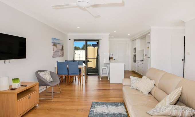Culburra Beach Villa | Villa Zelma: Pet-Friendly Retreat Steps from the Beach