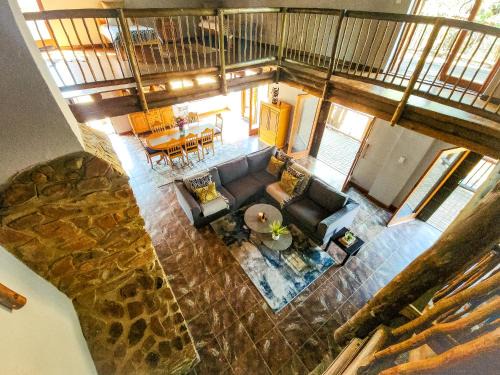 Bela-Bela Villa | Villa Zizi in Bela-Bela: Family-Friendly with Pool Access