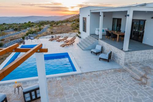Seget Villa | Discover Villa Zlatno Sunce: A 4-Star Gem Near Trogir