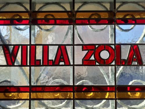 Couronne Urbaine Bed & Breakfast | Villa Zola: Family-Friendly Retreat with 8.8/10 Ratings