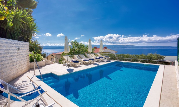 Omis Apartment | Relaxing Getaway at Villa Zorka with Oceanfront Views