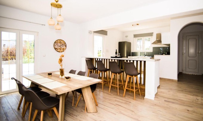 Ampelas Villa | Villa Zou: Family-Friendly Escape with Pet Amenities