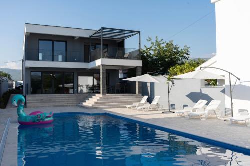 Blagaj Villa | Elegant Villa Zulfikar: Oceanfront Oasis with Pool