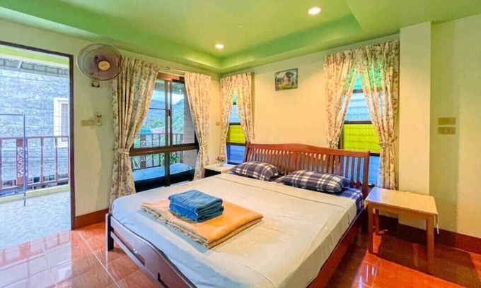 Si Sunthon House | Cozy Village Apartment Phan, Steps from Bangtao Beach