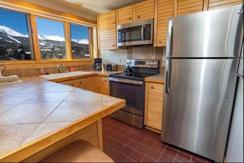 Peak 9 House | Relax at Village at Breckenridge Peak 9 Inn, Liftside 4414