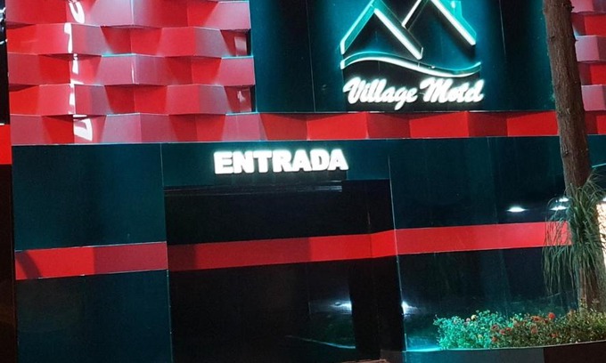 Francisco Morato Hotel | Budget-Friendly Escape at VILLAGE with Breakfast & Hot Tub