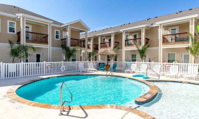 Corpus Christi Villa | Family-Friendly Village by the Beach with Pool & 9/10 Rating