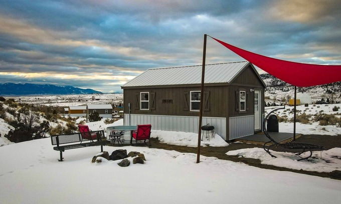 Butte House | Cozy Village Cabin 5: Pet-Friendly Retreat with Spa & Hot Tub