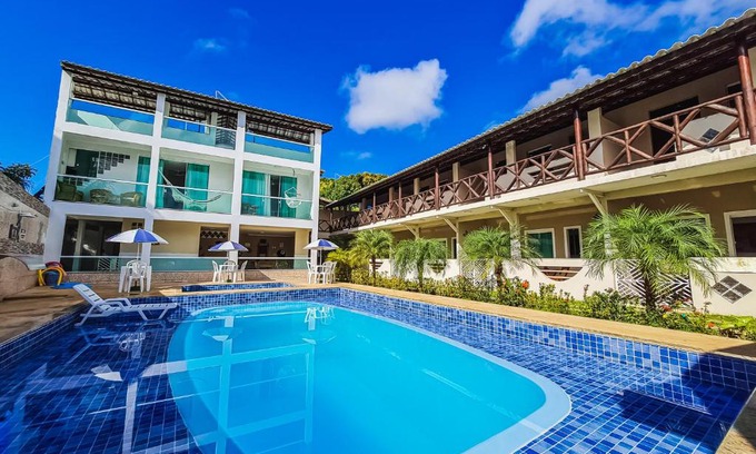 Monte Gordo House | Pet-Friendly Retreat at Village Encantado with Pool & Breakfast