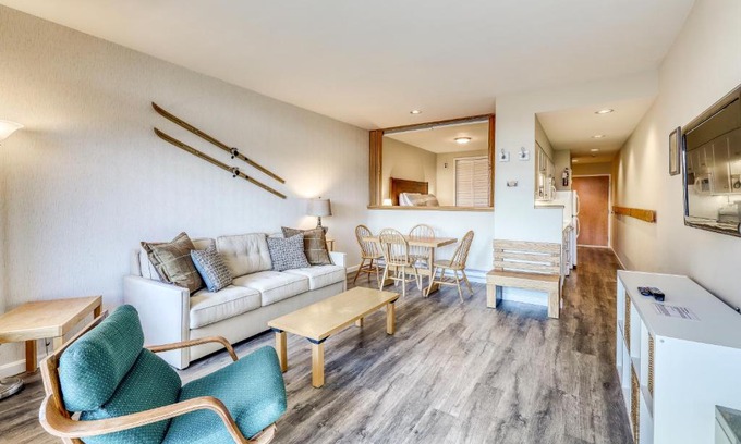Warren Hotel | Family-Friendly Retreat at Village Gate Unit 209