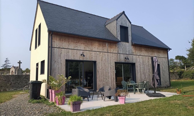 Saint-Briac-sur-Mer House | Village house 5 mn walk from shops and 10 mn from beaches.