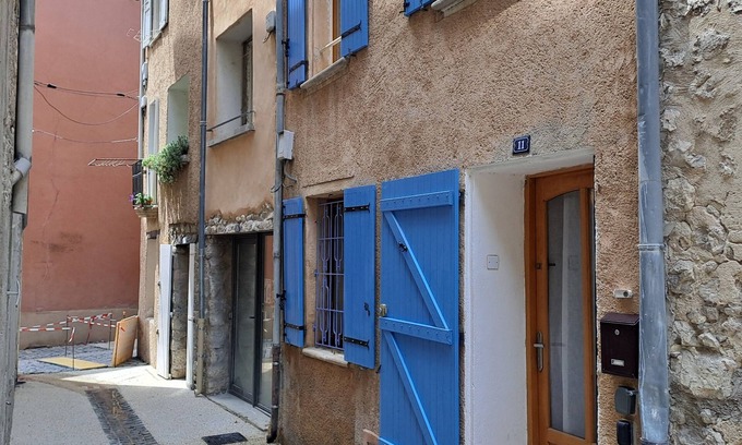 Buis-les-Baronnies House | Historic Village House with Terrace and Spa Amenities