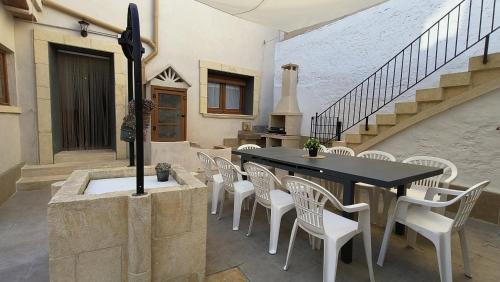 Bellvey Apartment | Cozy Casa de Pueblo with Patio and Barbacoa for Families