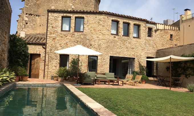 Regencos House | Relaxing Village House with Garden and Pool in Costa Brava