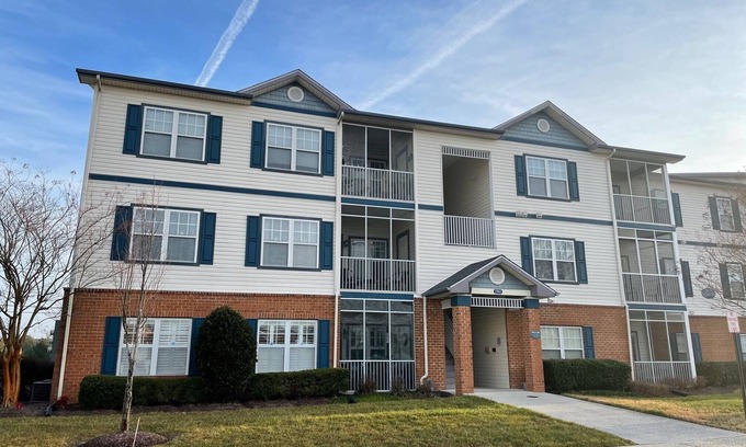 Villages of Five Points Condo | Pet-Friendly Condo in Village of Five Points with Ocean View