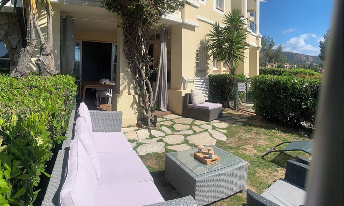 Cap Esterel Apartment | Village PIERRE ET VACANCES CAP Estérel Le Jardin clos privatif FH 007
