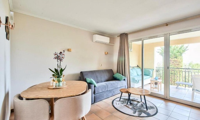 Pont Royal Apartment | Explore Village Pont Royal en Provence - Ideal for Families
