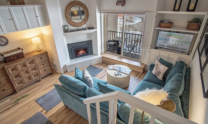 Highlands Condo | Explore Village Way Condo with Pools and Spa in Elkhorn