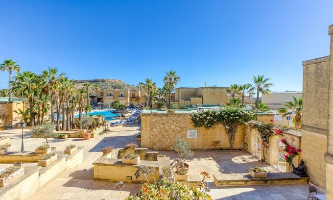 Ta' Għammar Apartment | Discover Villagg tal-Fanal: Family-Friendly Escape with Pool